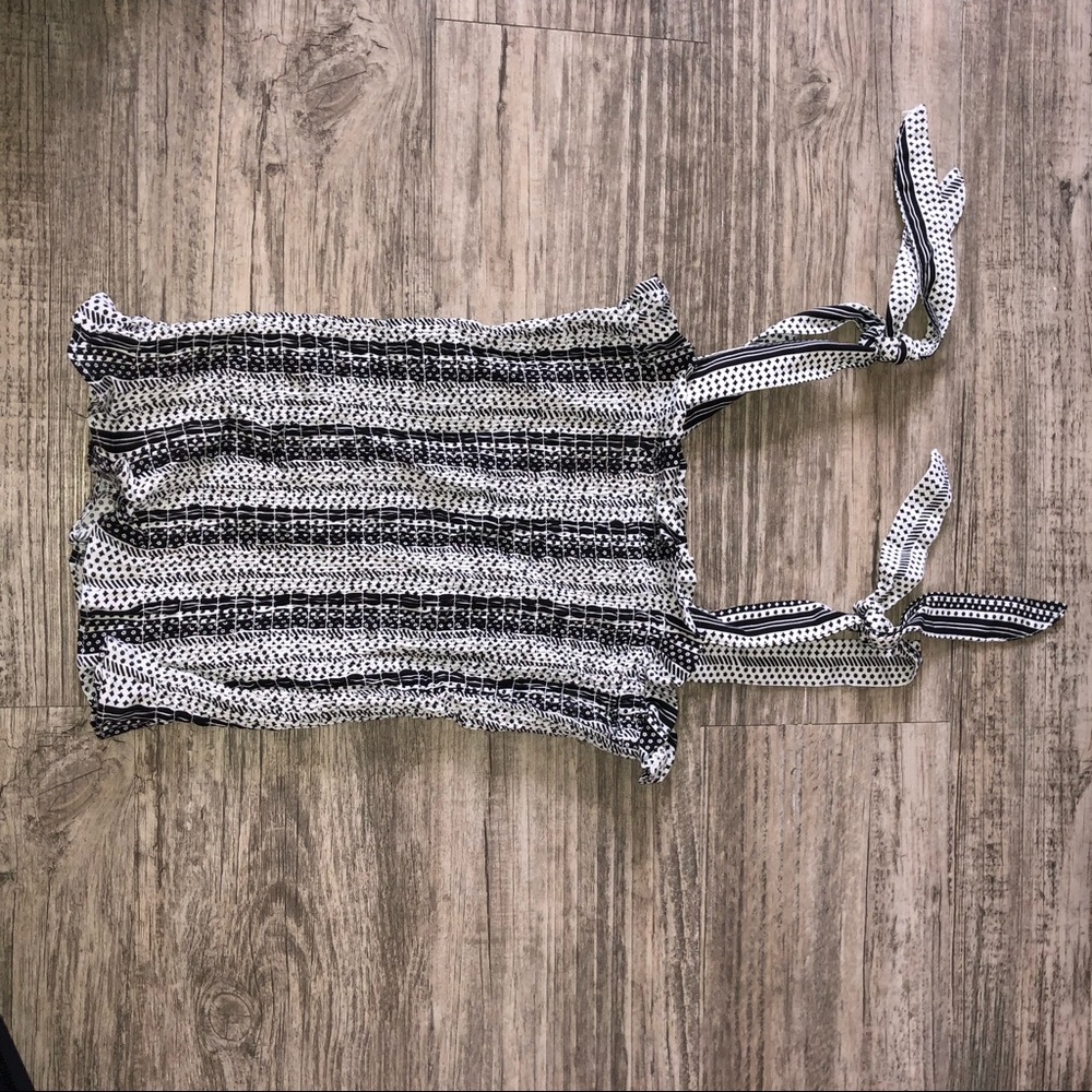 Crunched black and white tank top!!